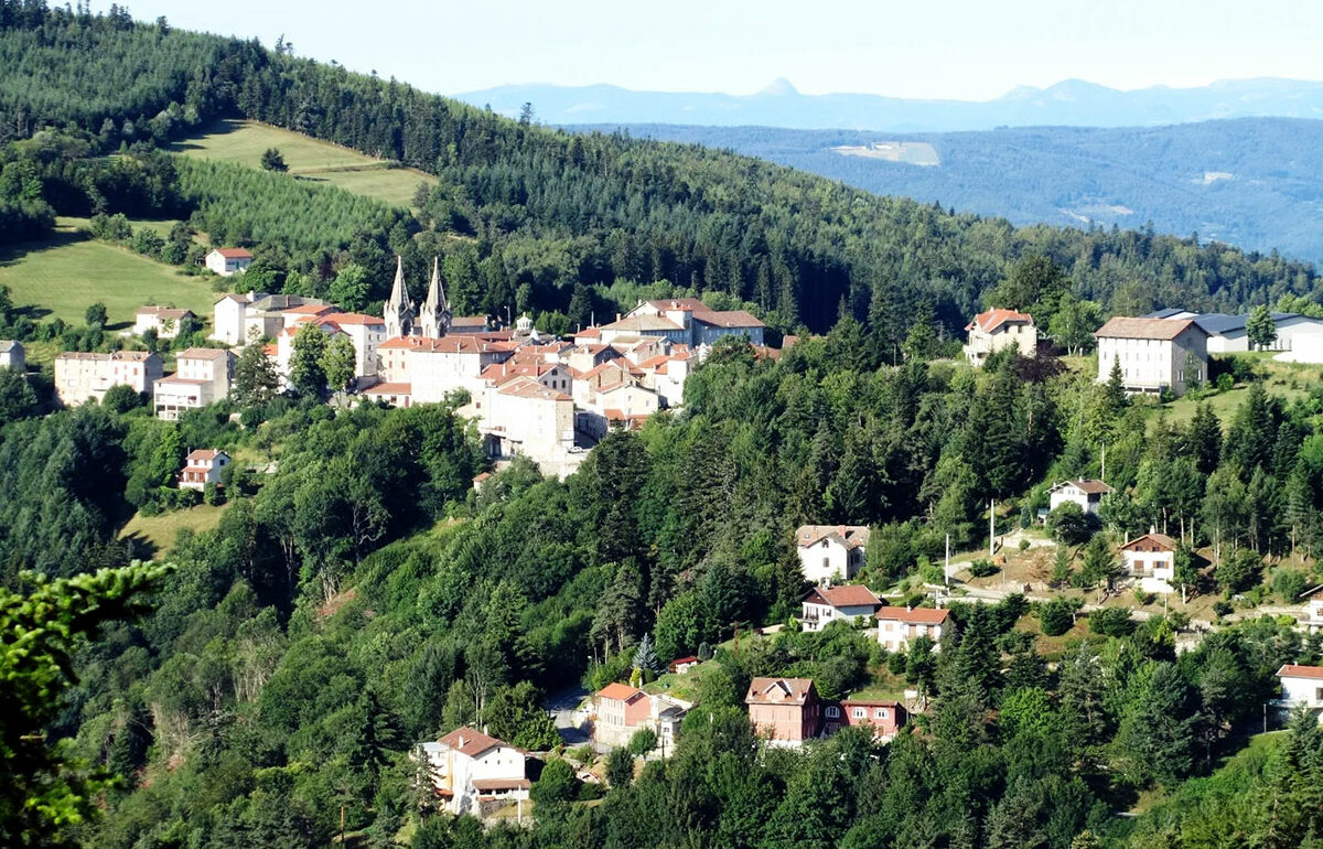 Village de Lalouvesc